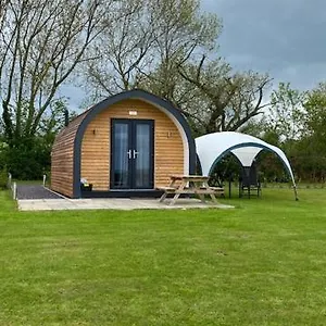 Honeypot Hideaways Luxury Glamping - Exclusively For Adults , Chester United Kingdom